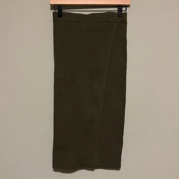 GOOD AMERICAN Sage Green Ribbed Stretchy Straight Pencil Midi Skirt - Size 2 - Picture 4 of 7